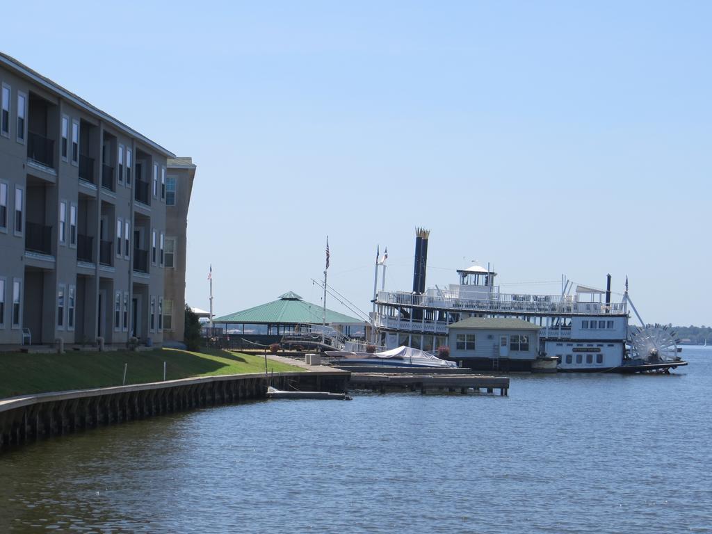 Sunset Harbor Resort Willis Bagian luar foto